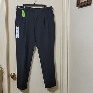 NWT Haggar Men's Classi Fit Expandable-Waist Pleat-Front Dress Pant